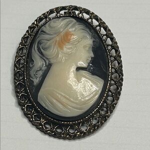 New Vintage-Style Cream and Black Cameo Brooch - Unbranded